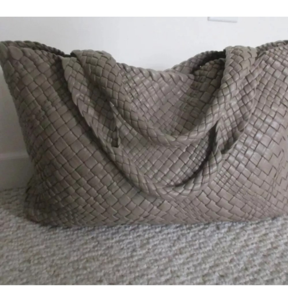 Falor Large woven leather handbag.Taupe